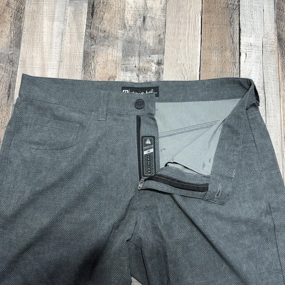 Travis Mathew Shorts Mens 32 Gray Performance Stretch Golf Casual Flat Front - Picture 2 of 6